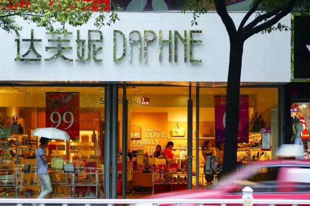 繼百麗、達芙妮后，女鞋新王誕生：全國開店9000家，年銷量過億雙