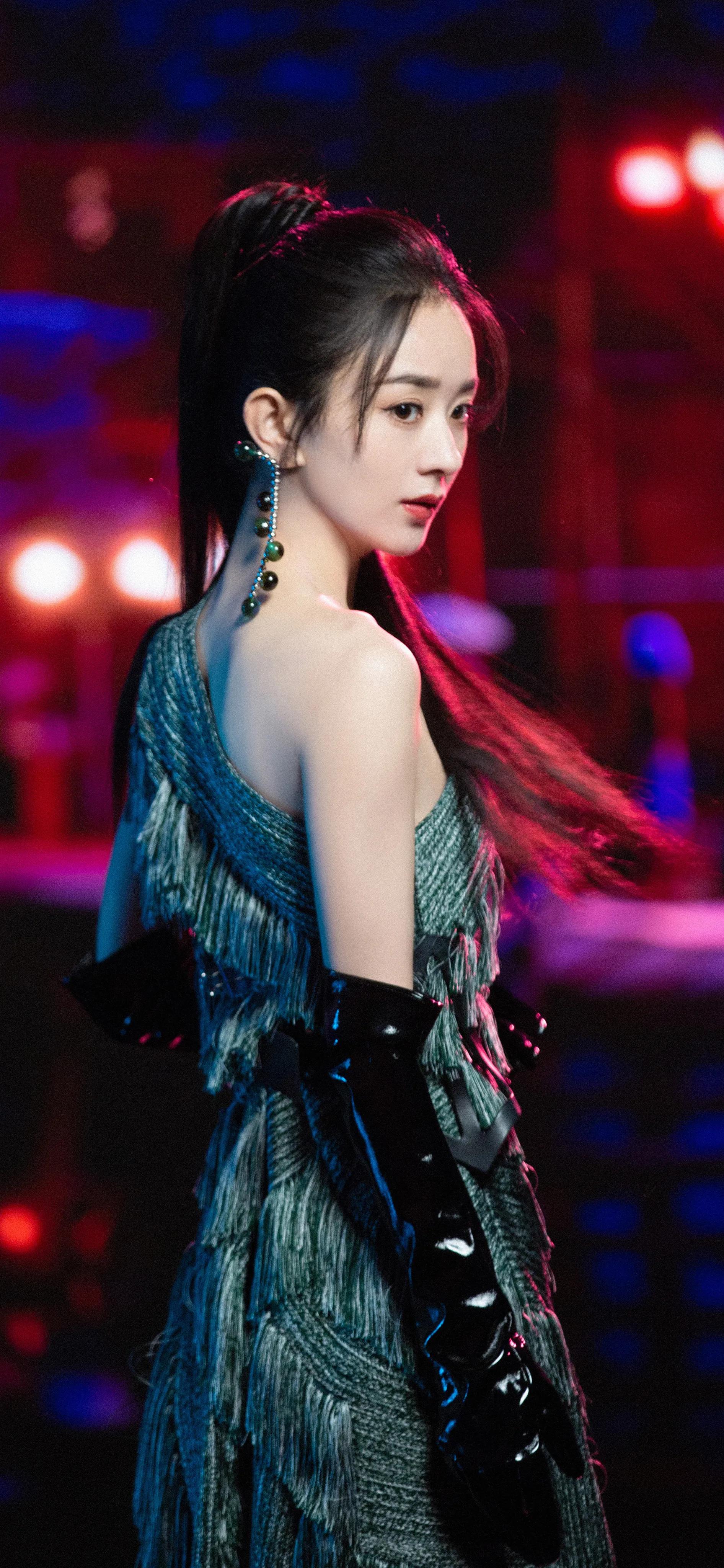 “黑红玫瑰”——赵丽颖