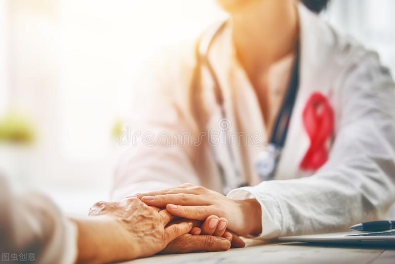 乳腺纤维瘤会发生癌变吗？什么时候要手术切除肿瘤？医生给出答案