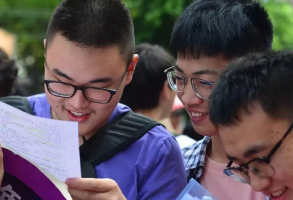 山东一考生650分遇滑档，补录进了老牌211名校，全家人高兴不已