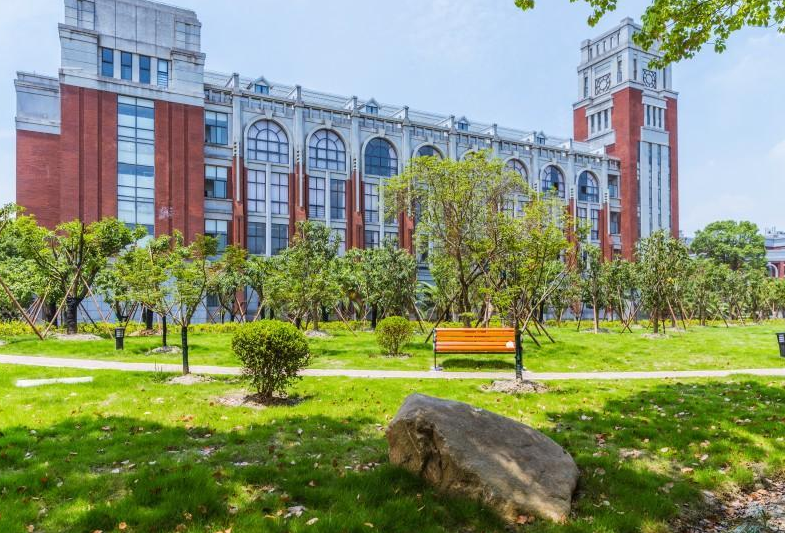 211大学前十排名，两财一贸表现“亮眼”，南京理工跻身前五