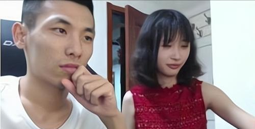 旭旭宝宝深夜直播,老婆韩茜茜羞涩出镜,水友直呼:神似周冬雨