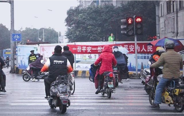 车主注意了，骑两轮、三轮电动车上路，有这“八个行为”或被处罚