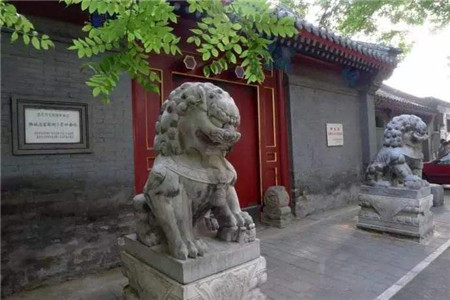 住宅门前摆放石狮子有什么讲究？又有何寓意？