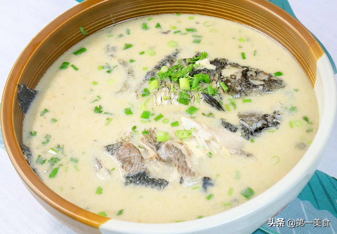 鯽魚燉豆腐,鯽魚燉豆腐的家常做法