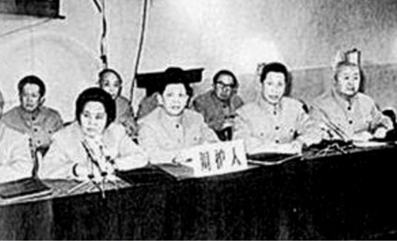 1984年，北京一扫大街的老妇主动捐出24亿巨款，其中有何隐情？