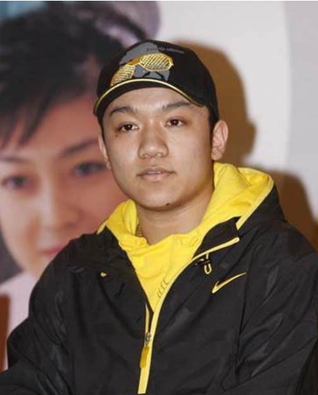 因《家有儿女》爆红，遭名校2度