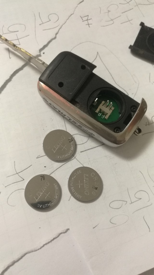 汽车遥控器‘铁将军’电池更换拆解。