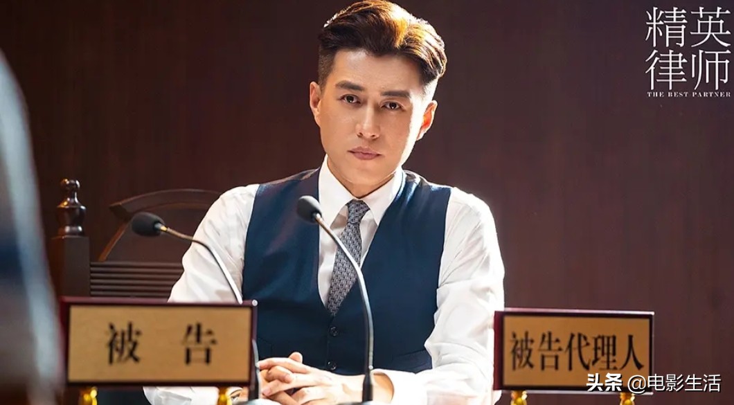 《精英律师》靳东被批摆造型,凹人设演,仅1集就暴露出各种问题