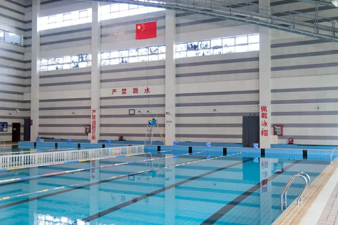 南京“超豪华”大学：别墅宿舍，配备电梯、空调、独卫，坐拥影院、游泳馆、健身房！