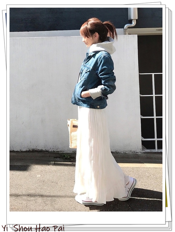 小白鞋你有吗？看看日本女人春天怎么穿白色运动鞋，时尚又好看