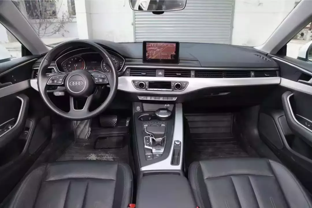 奥迪A5、奔驰C级，这道题你选A还是C?