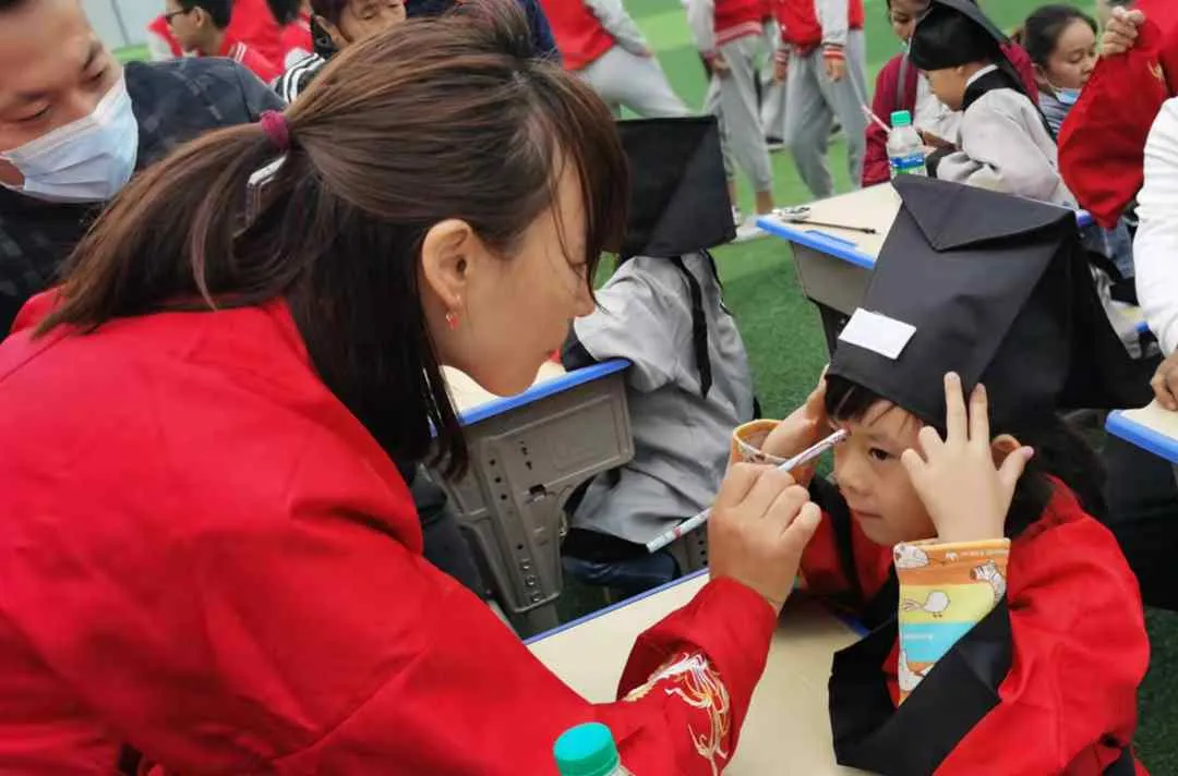 开笔养正 学做真人丨南昌现代外国语学校第四届一年级新生开笔礼