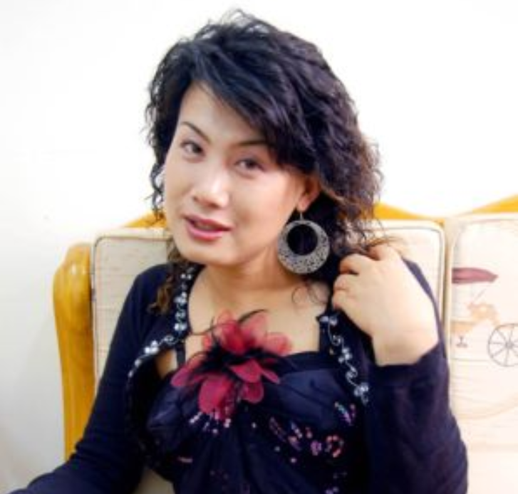 安徽变性人黄宁倩：曾以男儿娶妻，29岁手术后以女儿身高调征婚