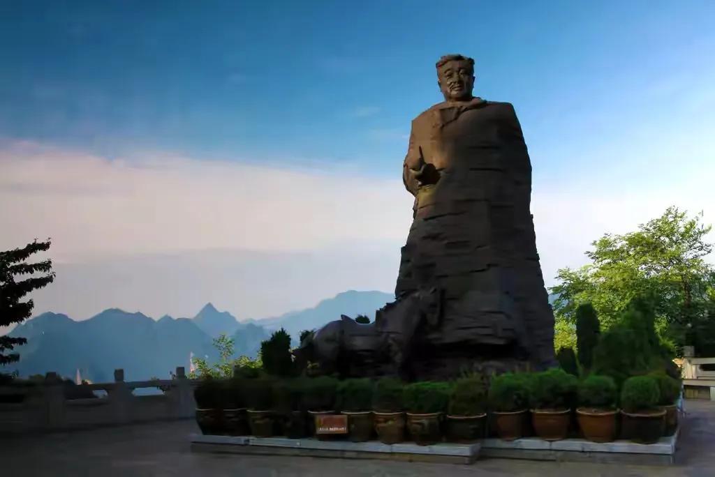 贺龙是南昌起义的总指挥，为何却排在十大元帅的第五名呢？