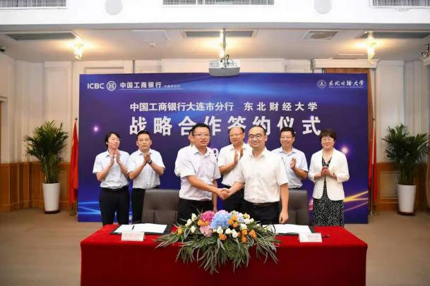 同银行签署战略合作，与法院共建实践基地，东财校企合作又有新进展