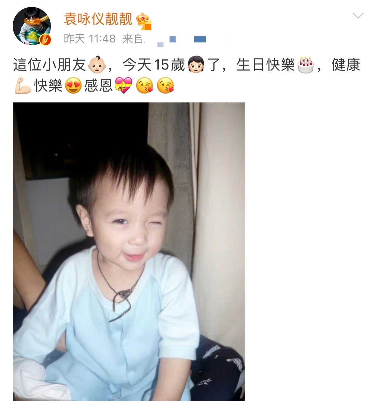 袁咏仪儿子正脸罕见曝光！长相帅气不输男团偶像，与张智霖很神似