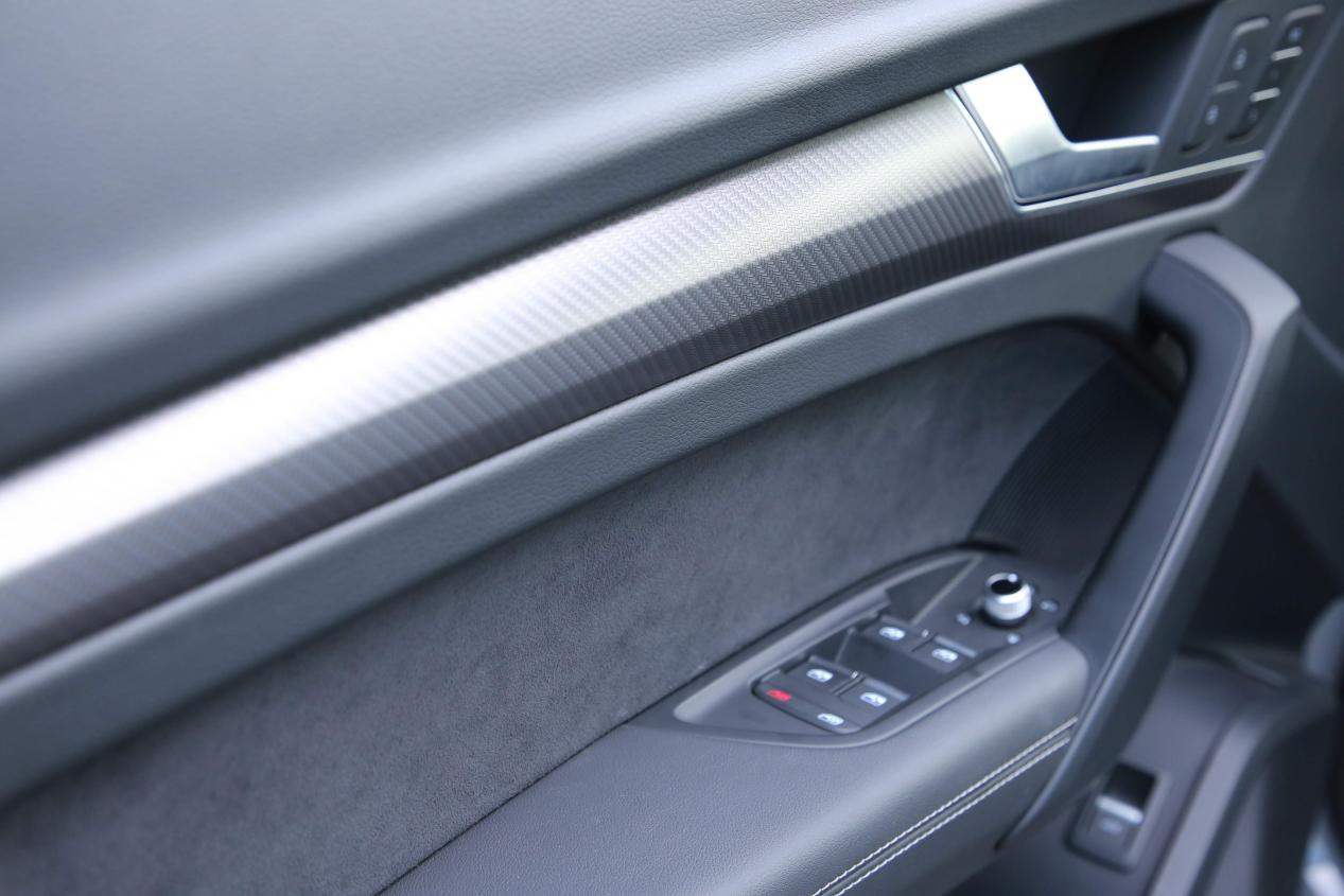 张扬的实用主义者 试驾奥迪Q5L Sportback