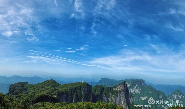 玉壶峰下松涛起，天界佛国掸尘埃！走遍千山万岭，唯天门山独有