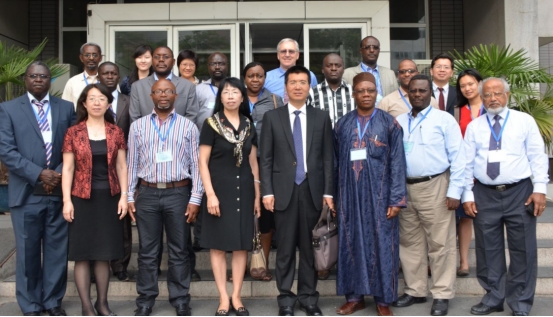 大学里，男生身高多少算“矮”？女生说出内心想法，还真不是1米8