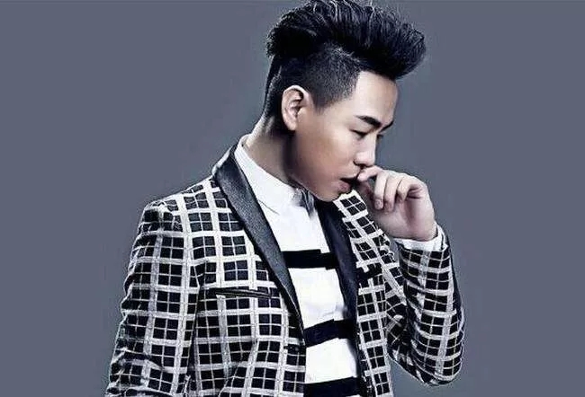 细数胡彦斌的早期经典歌曲，一曲红颜，一首月光，谁更打动你？