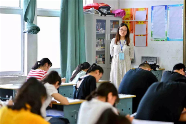 中小学生迎来一个好消息，教室内将全面安装监控，家长终于等到了