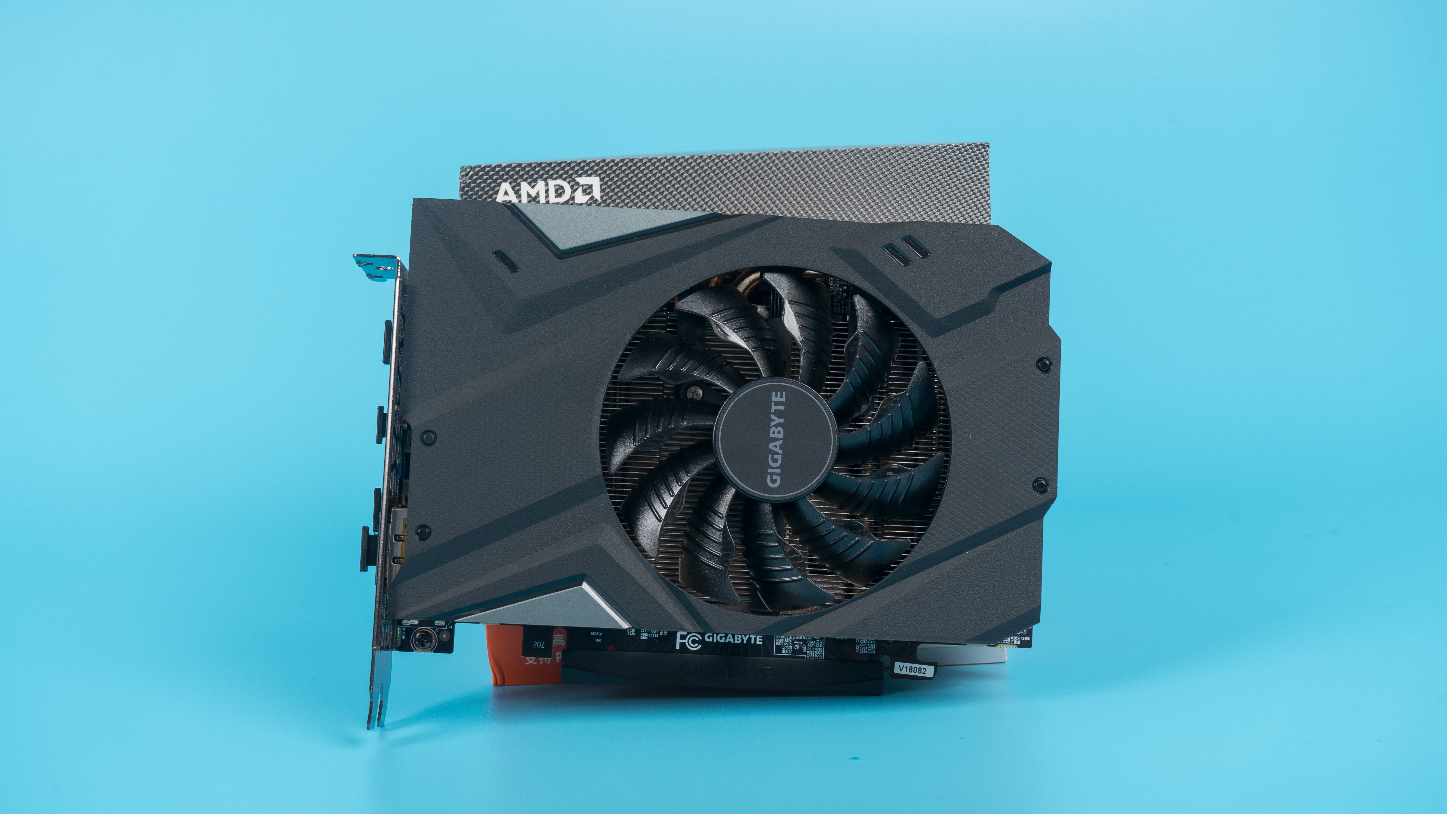 搭建R9 3900X ITX垂直风道机箱，12核PR渲染输出快，超频也无压力