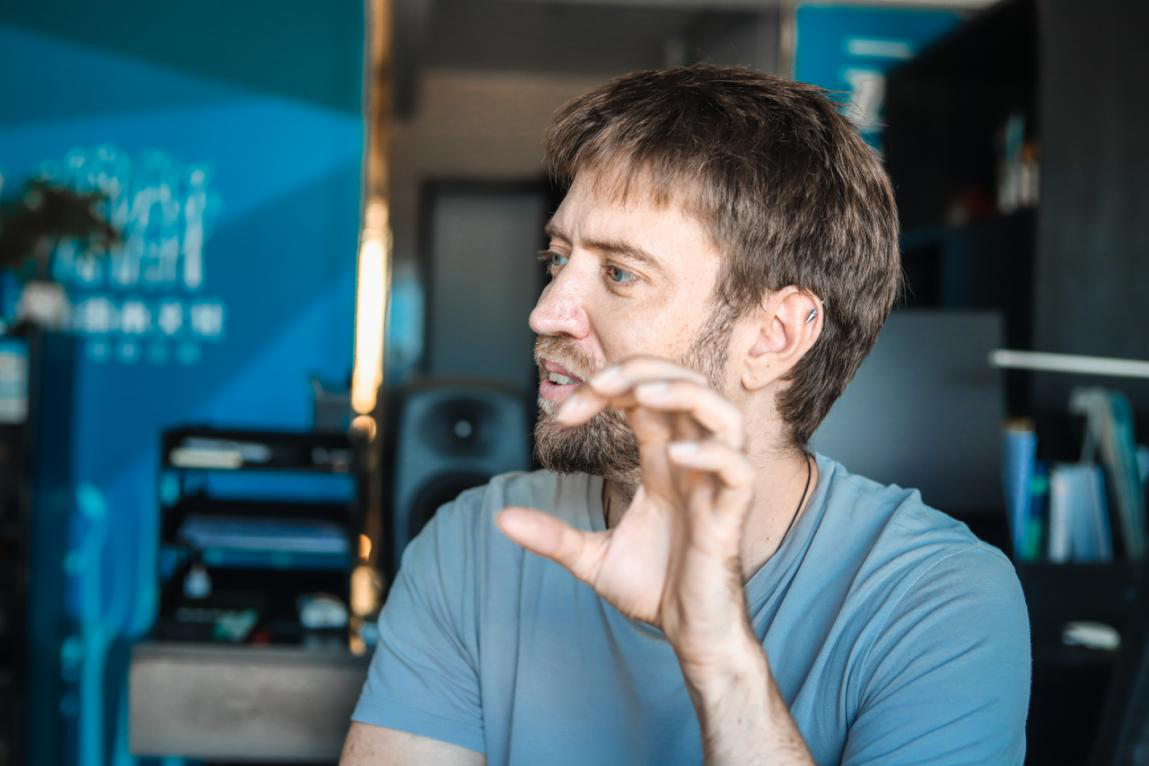 在云南生活14年的英国人，让山人乐队红遍海外的“幕后者”