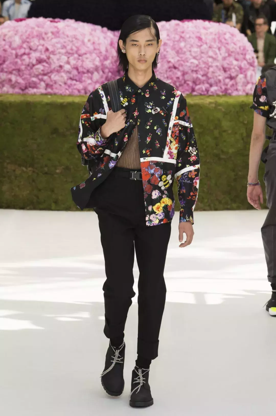 现在的 Dior 不再只有性感,它正变得“ 爆款 ”起来