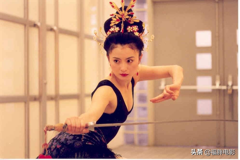 由四位“打女”同框的《霸海红英》，说一说港片中的动作女星