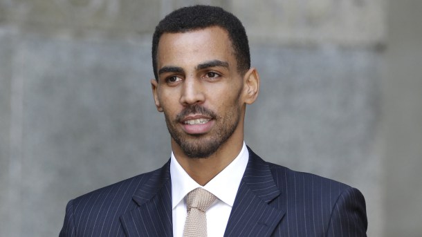 这位球员就是nba著名的富二代,来自瑞士的塞弗罗萨.