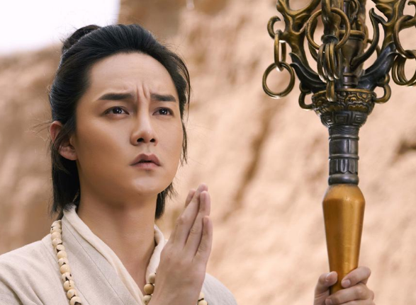 大雷音寺,佛祖论功行赏,第一个封赏的就是唐僧,佛祖亲口说道:"圣僧,汝