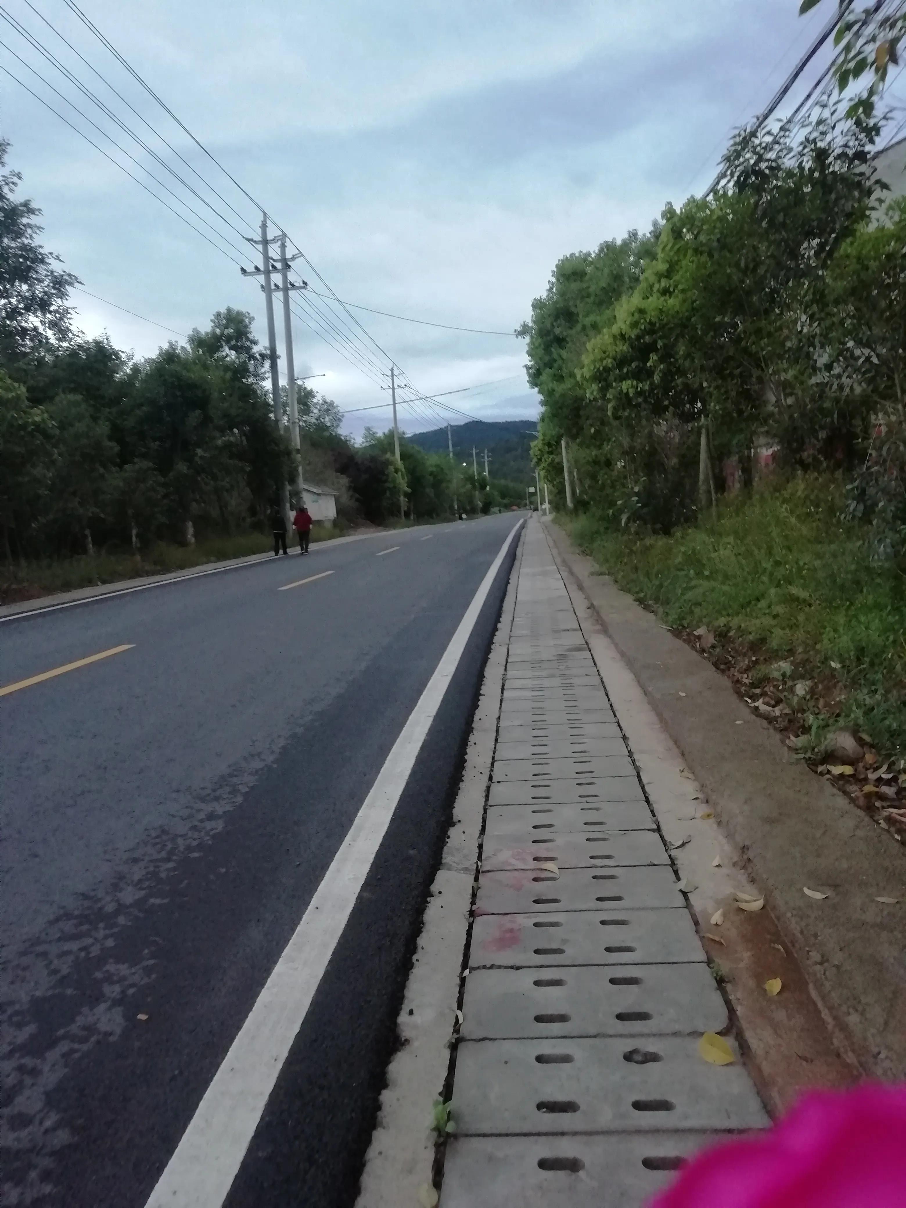 剑阁县武连镇的道路改造已经完成啦，全部铺成了沥青路面