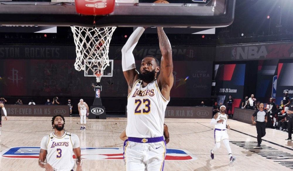 为什么nba球员身体素质(为何NBA对抗减少受伤却暴涨？三原因揭示：真不是球员身体退化)