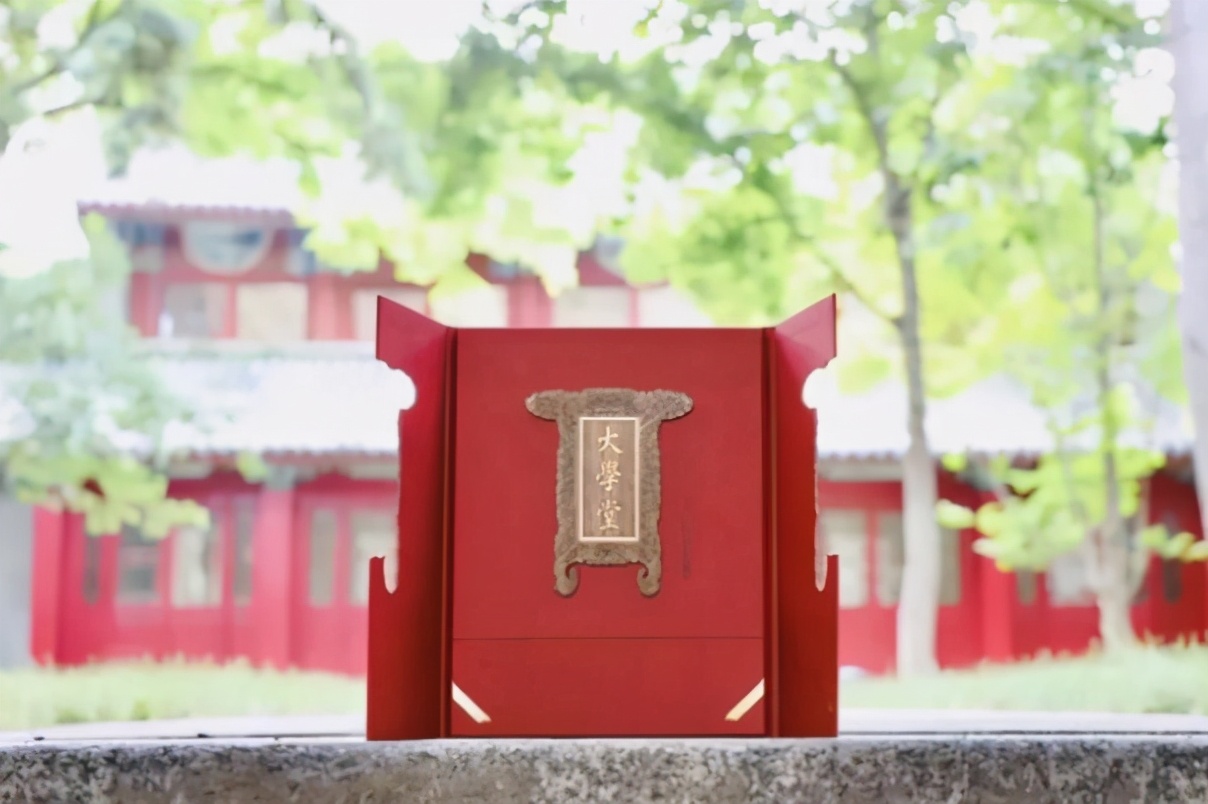 北大首封录取通知书送达，收件人美貌与才华并存，成功就读大钊班