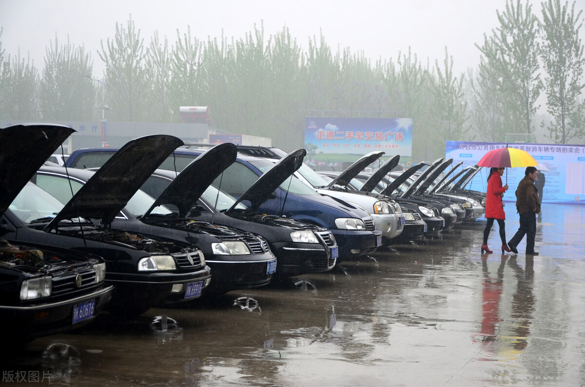 上海高端二手车价格直逼新车，一款奔驰E300二手车比新车还贵