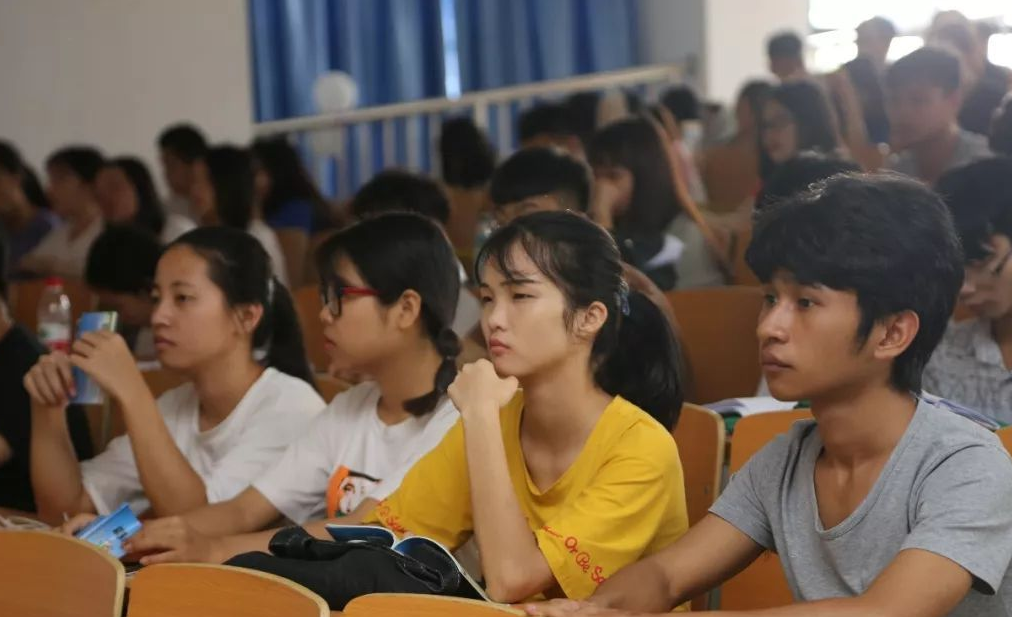 成都七中附属大学（大学也有）