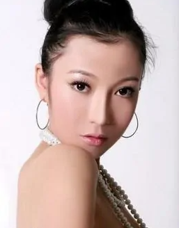 猎艳达人王大治：追过苗圃袁泉，恋过董洁，还绯闻不断