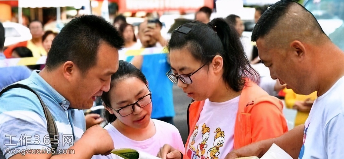 在专转本考试中，孩子们该如何选择院校？