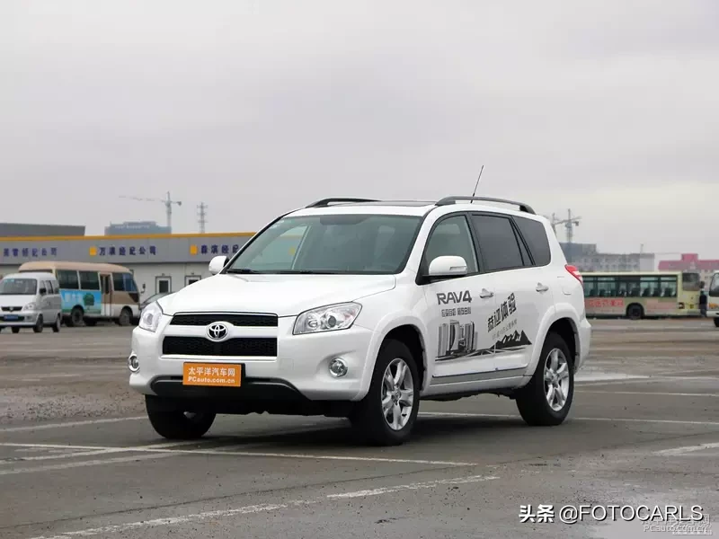 实拍第四代丰田RAV4荣放，近七年改款，小书包不在你不买？