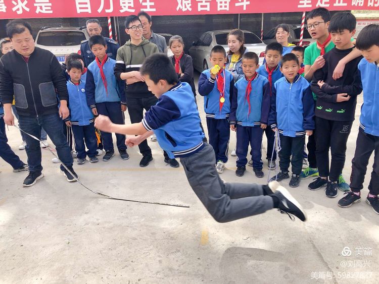 快乐运动 健康成长——记楼坪中心小学春季趣味运动会