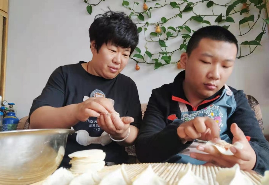 百味人生 | 18年陪伴，撑起脑瘫孩子读书梦