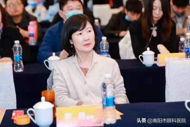 眼底出血陷黑暗，妙手回春见光明