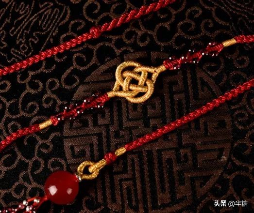新年饰品、服饰推荐，拥有这些物品的人，鼠年一定会旺旺旺