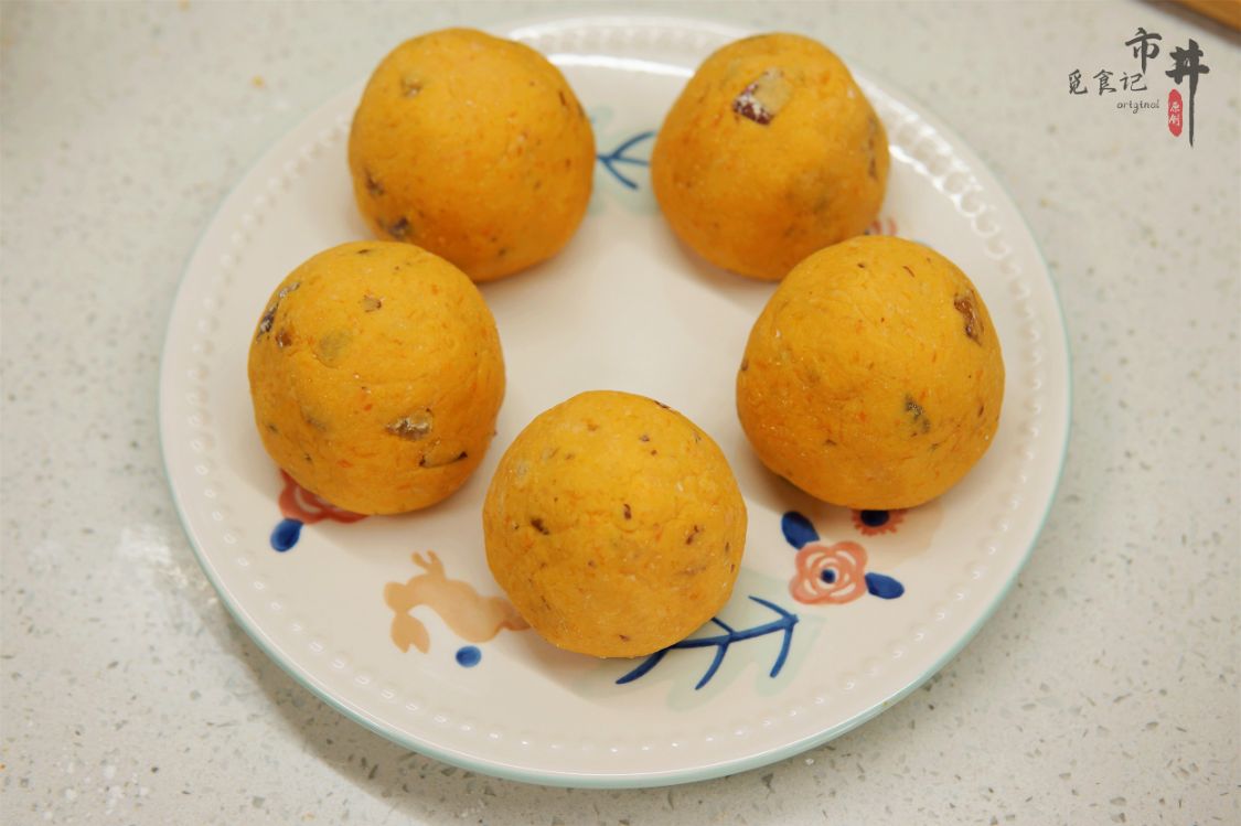 天冷，红薯和红枣是绝配，揉成团蒸一蒸，热量满满，松软香甜