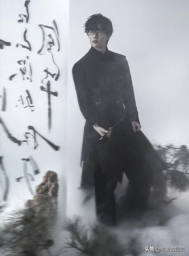 被嘲“过气”的许嵩，一出手却仍能掀起巨大的关注度，到底凭什么