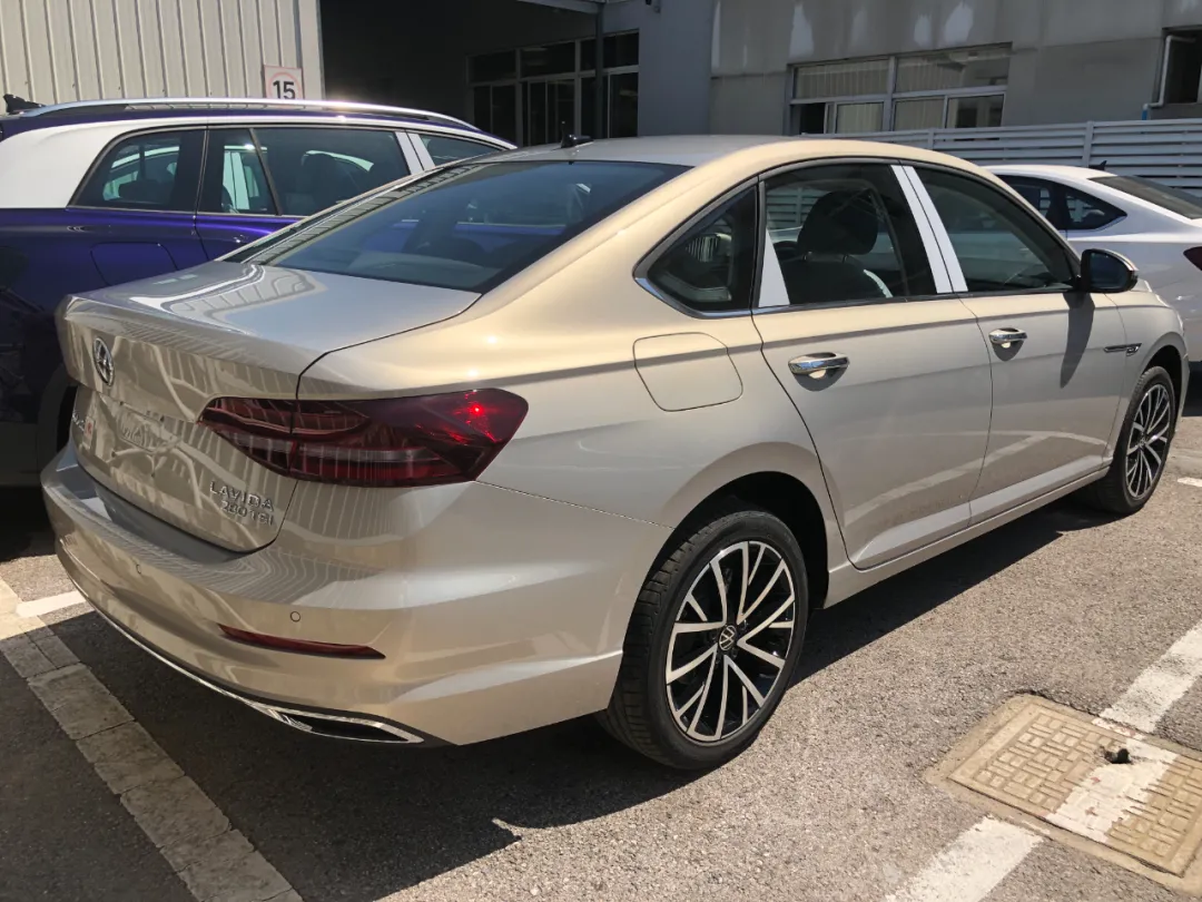 朗逸plus1.4t舒适版落地多少钱_【读车号】