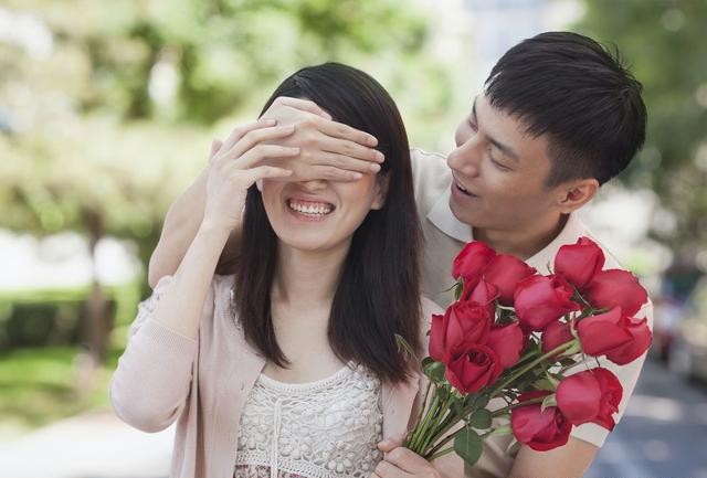 纠结七夕要给她送什么礼物？其实女生更想要的是礼物背后的心意
