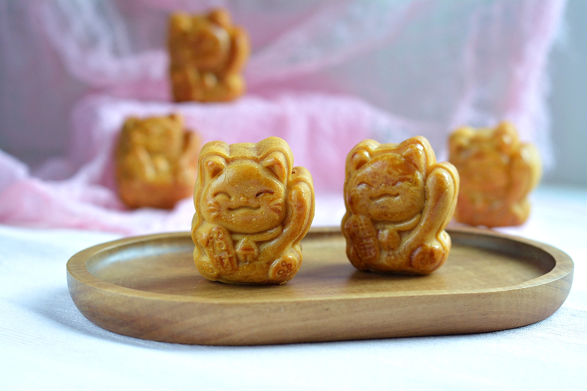 黑芝麻酱绿豆沙月饼还真好吃，说啥也得试一试，歪打正着的美味