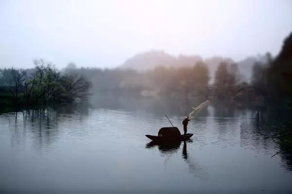 乌篷船，一袭烟雨枕江南